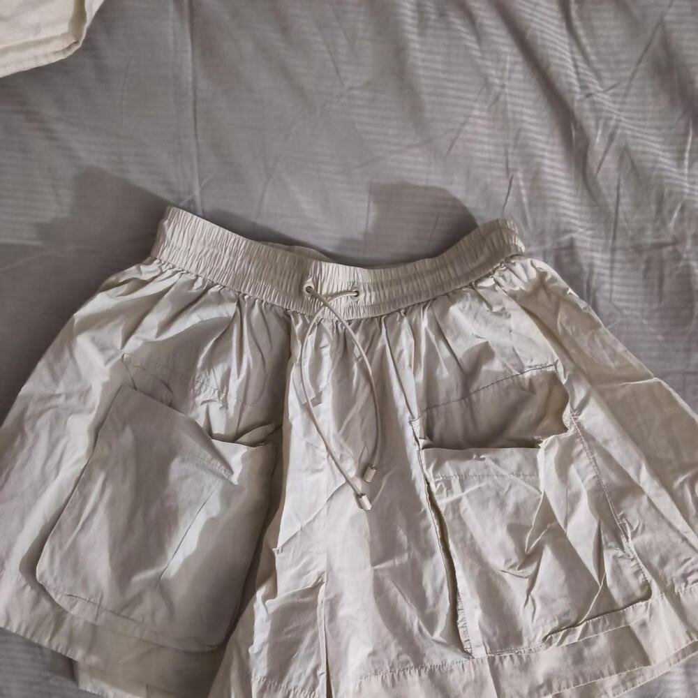 Xs front row cream shorts